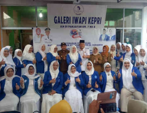 Pemprov Kepri Serahkan Bantuan Moko Kepada IWAPI Kepri